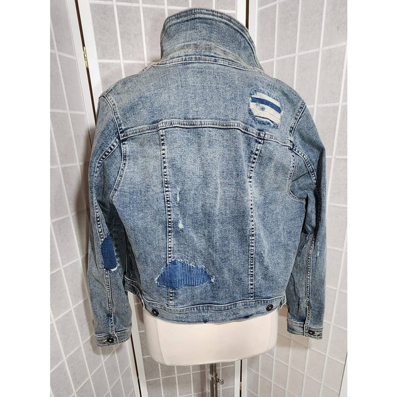 NWT Torrid Destructed Trucker Denim Jean Jacket Light Wash Plus Size: 0X (12) - Picture 5 of 5